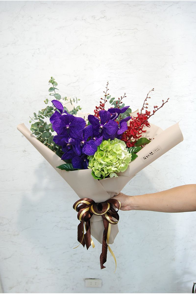 蘭花設計款花束 Cymbidium Orchid